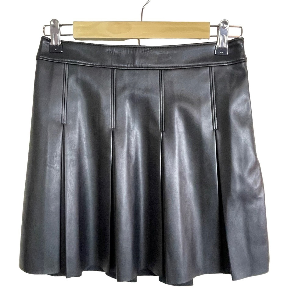 Hollister Faux Leather Mini Skirt S Black Pleated Dark Academia Grunge Goth
